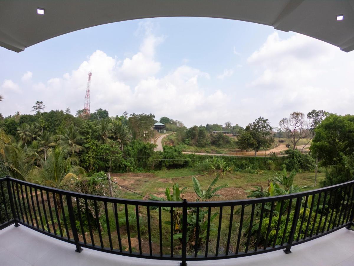Pinnawala Elephant Front View Hotel Rambukkana Экстерьер фото