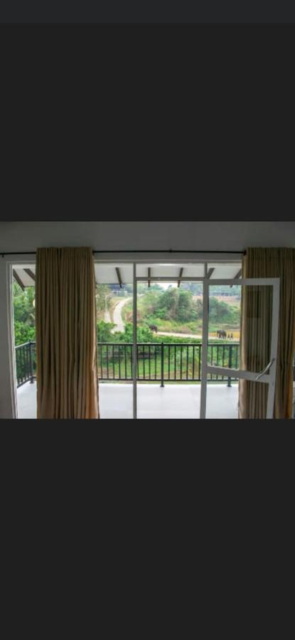 Pinnawala Elephant Front View Hotel Rambukkana Экстерьер фото