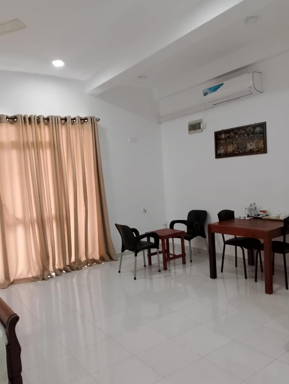 Pinnawala Elephant Front View Hotel Rambukkana Экстерьер фото